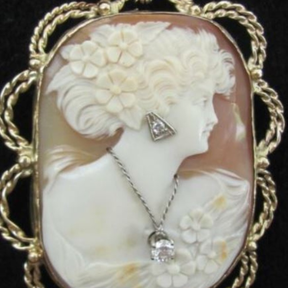 Gorgeous Gold, Diamond & Shell Cameo Brooch